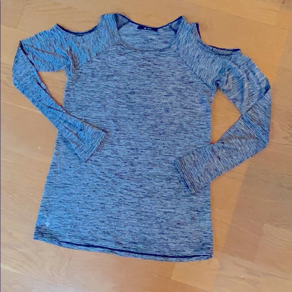 Nux workout top with cutout shoulders